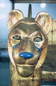 Begravelsessengehode i form av en løve, fra Tutankhamons grav (ca. 1370-1352 f.Kr.) New Kingdom (stukturert og forgylt tre)
