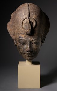 Leder for Amenhotep III med den blå kronen, ca. 1391-1353 f.Kr. av Egyptian 18th Dynasty