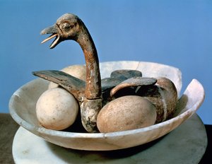 Lokk på en alabasterkrukke dekorert med en fugl i et rede som inneholder egg, fra graven til Tutankhamon (ca. 1370-52 f.Kr.) New Kingdom (malt og stukkaturtre)