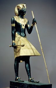 Statuett i naturlig størrelse av kongen, fra graven til Tutankhamon (ca. 1370-52 f.Kr.) New Kingdom (forgylt tre dekket med svart harpiks)