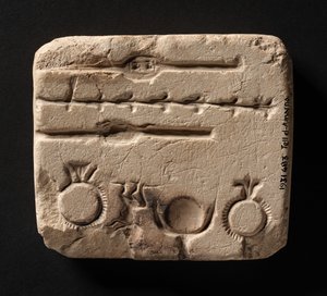 Kalksteinsform for støping av metallsmykker, Det nye kongeriket av Egyptian 18th Dynasty