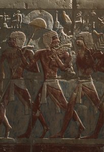 Relieff som viser en parade til ære for gudinnen Hathor, detalj, fra liktempelet i Hatshepsut (ca. 1503-1482 f.Kr.) New Kingdom (malt kalkstein) (se også 382845)