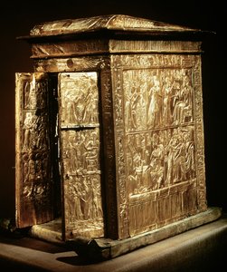 The Golden Shrine of Tutankhamon (ca.1370-52 BC) New Kingdom (tre overtrukket med gesso dekket med ark gull)