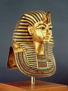 Begravelsesmasken til Tutankhamon (ca. 1370-1352 f.Kr.) New Kingdom, ca. 1336-1327 f.Kr. (gull innlagt med halvedelstener) (se også 228800)