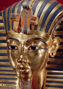 Gullmasken, fra skatten til Tutankhamon (ca. 1370-52 f.Kr.) ca. 1340 f.Kr. (gull innlagt med halvedelstener) (se også 149421 og 3981)