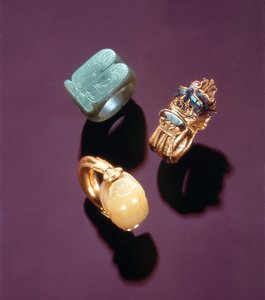Tre ringer, fra Tutankhamons grav (ca. 1370-1352 f.Kr.) New Kingdom (gull)