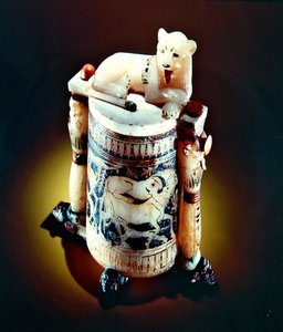 Uguent krukke med en figur av en konge som en løve, fra Tutankhamons grav, New Kingdom (malt alabast) (se også 148194)