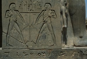 Detalj av et relieff som viser to menn (sandstein) av Egyptian 19th Dynasty