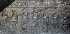Egyptisk antikvitet: detalj av et relieff som dekorerer emblemene til territoriene erobret av farao Ramses II (1292-1186 f.Kr.). Tempel i Luxor. Østbredden (Theben), Egypt av Egyptian 19th Dynasty