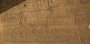Egyptisk antikke: utsikt over relieffene som feirer bragdene til RamSes II under slaget ved Kadesh i 1274 f.Kr., begravelsestempel dedikert til farao Ramses II av Egyptian 19th Dynasty