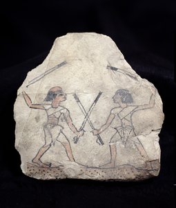Ostrakon skildrer to menn som kjemper med pinner, fra Deir El-Medina, New Kingdom (malt stein)