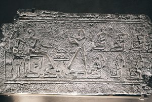 Avlastning av Ptahotep og Tauseret fra Saqqara, paret mottar tilbud fra deres eldste sønn Amenheb og andre barn av Egyptian 19th Dynasty
