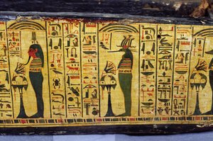 Detalj av den ytre kistebunnen til mumien til Nesyamun, muligens funnet i Deir El-Bahri, New Kingdom, ca. 1100 f.Kr. (malt tre) av Egyptian 20th Dynasty
