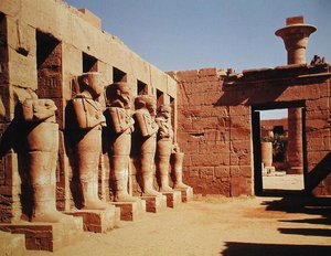 Osiride-søyler i Ramses III-tempelet (ca. 1184-1153 f.Kr.) Nytt rike
