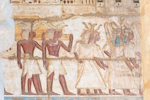 Malt relieffbilde på hvelvet av Egyptian 20th Dynasty