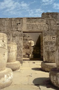 Statue av Ramesses i et kapell som leder fra Hypostyle Hall of the Mortuary Temple of Ramesses III (ca. 1184-1153 BC) New Kingdom