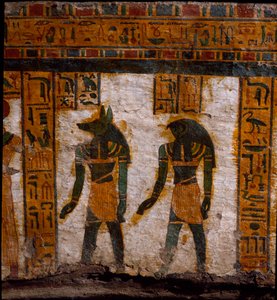 Egyptisk antikvitet: begravelsesgeniene Douamoutef og Kebehsenouf (eller Qebehsenouf). dekorasjon av den antropoide sarkofagen til skriveren Butehamon, 21. dynasti (1085-935 f.Kr.). Museum of Egypt i Torino (Torino, Museo Egizio) av Egyptian 21st Dynasty