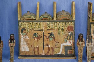 Ushabti kiste med en scene av psykostase, tredje mellomperiode (malt tre)