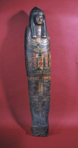 Sarkofag for en ung kvinne kalt husfruen Djed-montu-iues-ankh, kone til Pamiu, tredje mellomperiode, 850-730 f.Kr. (polykrom gesso) (for detaljer se 83358) av Egyptian 22nd Dynasty