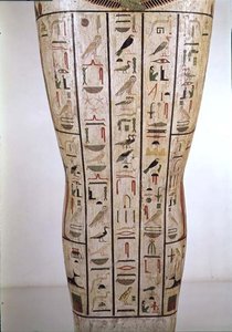 Midtseksjon av sarkofagen til Psamtik (664-610 f.Kr.) Senere periode (malt tre) av Egyptian 26th Dynasty