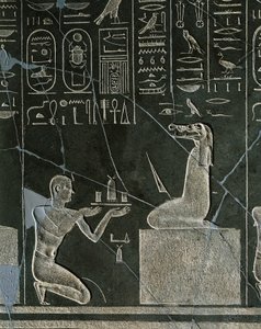 Doleritt-relieff av Nectanebo I, konge som tilbyr gave til en krokodillehodedemon, fra Heliopolis ved Atum-tempelet
