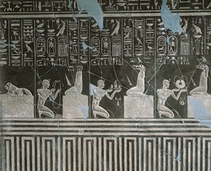 Doleritt-relieff av Nectanebo I, konge som tilbyr gaver til demoner, fra Heliopolis ved Atum-tempelet