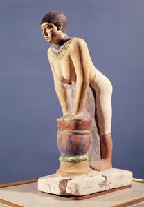 Modell av en kvinne som lager øl, Old Kingdom (polykrom stein)