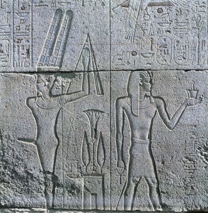 Egypt, antikkens Theben, Luxor, Karnak, relieff av guden Min og Filip III Arrhidaeus ved Amons store tempel av Egyptian Egyptian