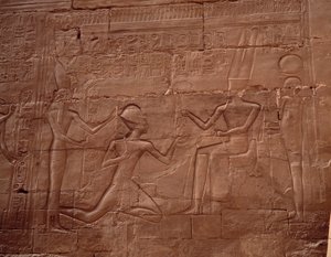 Egyptisk antikke: relieff som dekorerer veggene til Karnak-tempelet (Karnak), Egypt. av Egyptian Egyptian
