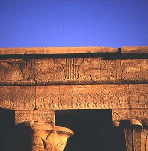 Architrave, fra Horus-tempelet av Egyptian Ptolemaic Period