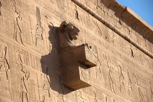 Egyptisk antikk: løvehodegargoyle, Hathor-tempelet, Dendera, Egypt av Egyptian Ptolemaic Period