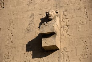 Egyptisk antikk: løvehodegargoyle, Hathor-tempelet, Dendera, Egypt av Egyptian Ptolemaic Period