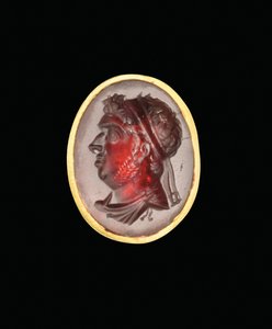 Hellenistisk dypring med kongelig portrett av en ptolemaisk hersker, sannsynligvis Ptolemaios IX, Soter II, sent 2. - tidlig 1. århundre f.Kr. av Egyptian Ptolemaic Period