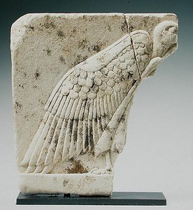 Relieff som viser en gribb (kalkstein) av Egyptian Ptolemaic Period