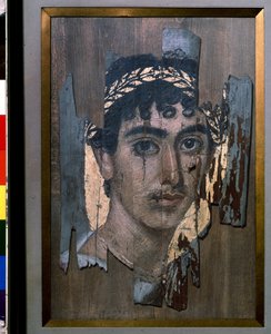 Egyptisk antikk: quot;Begravelsesportrett av en ung mann ved den gylne aurolenquot;, 2. århundre (maleri på tre)