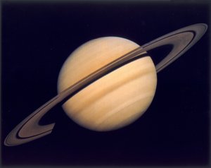 Saturn og dens ringer, fotografert av Voyager 1