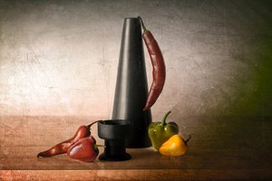 Rustikt stilleben med pepper av Elena Arjona