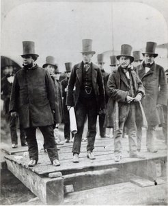 (L til R) John Scott Russell, Henry Wakefield, Isambard Kingdom Brunel og Lord Derby ved lanseringen av SS Great Eastern av English Photographer