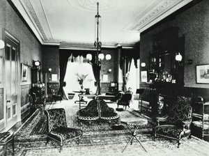Addison Road 18: salong, 1890 av English Photographer