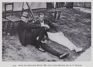 1914, etter utfordringsrunden, herr (nå Lord) Balfour og AF Wilding (s/h-foto) av English Photographer