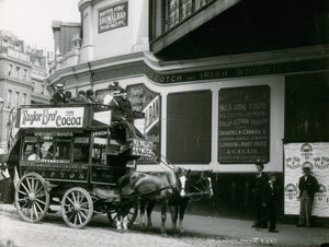 En omnibus i London av English Photographer