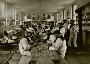 Et rom i Naval Barracks, Whale Island, Portsmouth (s/hv-bilde) av English Photographer