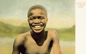En zulu-gutt, et mildt smil (farget bilde) av English Photographer