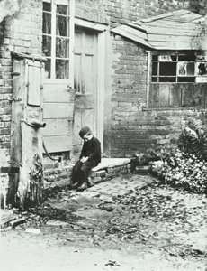 En gutt i Frogmore, London, 1888 av English Photographer