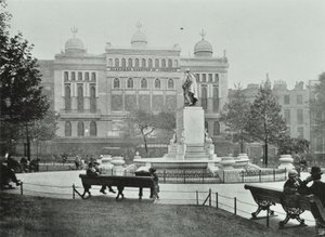Alhambra, Leicester Square, Westminster LB: østsiden, 1895 av English Photographer