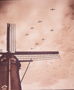 Allierte fly sleper seilfly som frakter luftbårne tropper over Nederland, slaget ved Arnhem av English Photographer