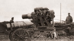 En østerriksk gigantisk beleiringshaubitser og dens skall, brukt under første verdenskrig, fra The Illustrated War News, 1915 av English Photographer