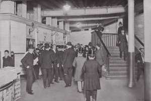 Ved Bank Station til Central London Railway, inngang av English Photographer