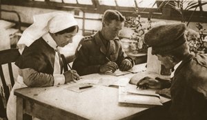 Australiere og verneplikt: Hvordan den australske avstemningen blir tatt på et sykehus i London, illustrasjon fra The Illustrated War News, 25. oktober 1916 (sepia-bilde) av English Photographer
