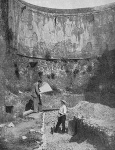 Bastion av den historiske London-muren, funnet ved Cripplegate, under utgravninger etter andre verdenskrig (s/hvitt-bilde) av English Photographer